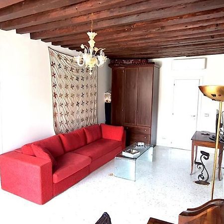 Elisabeth Waterfront Apartment Венеция Экстерьер фото