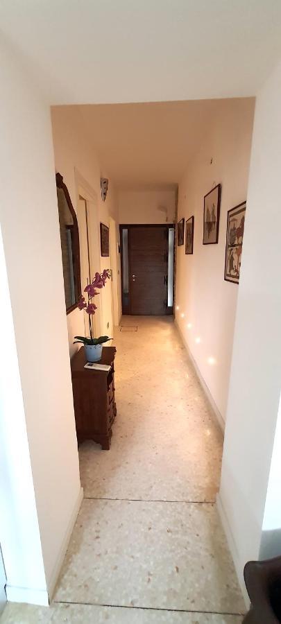 Elisabeth Waterfront Apartment Венеция Экстерьер фото