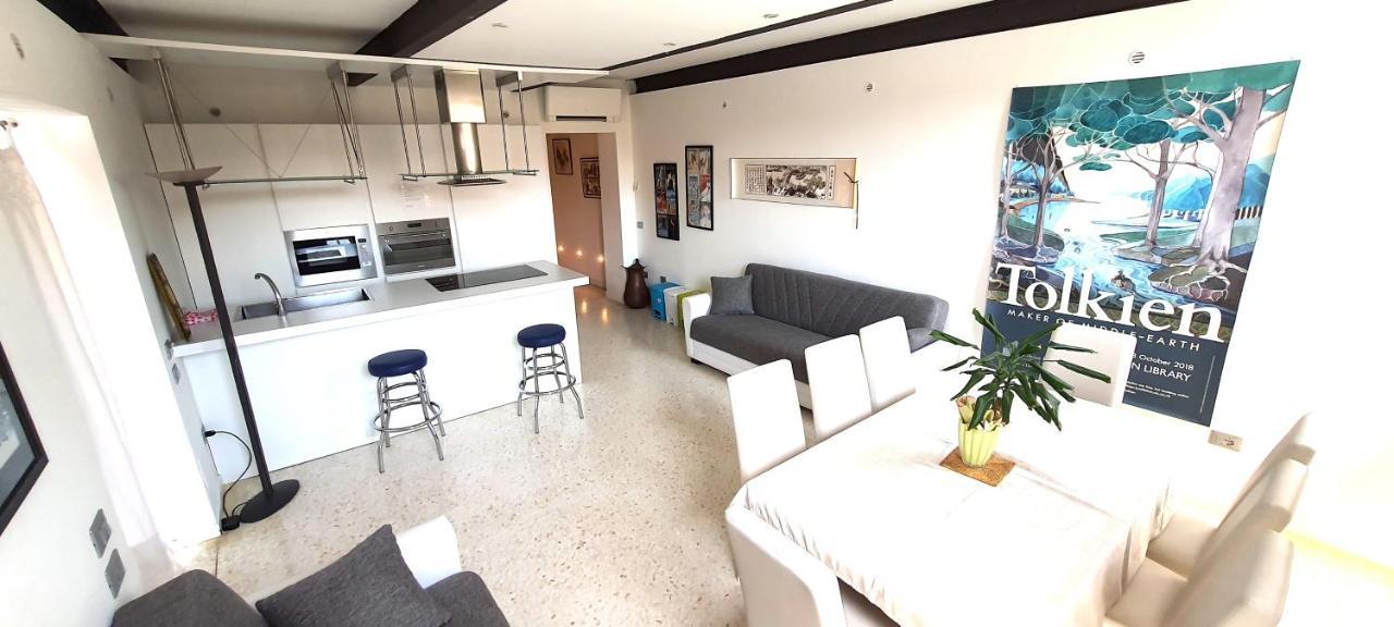 Elisabeth Waterfront Apartment Венеция Экстерьер фото