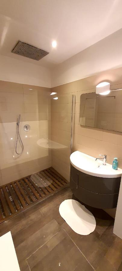 Elisabeth Waterfront Apartment Венеция Экстерьер фото