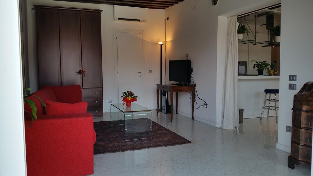 Elisabeth Waterfront Apartment Венеция Экстерьер фото