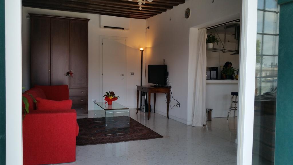 Elisabeth Waterfront Apartment Венеция Экстерьер фото