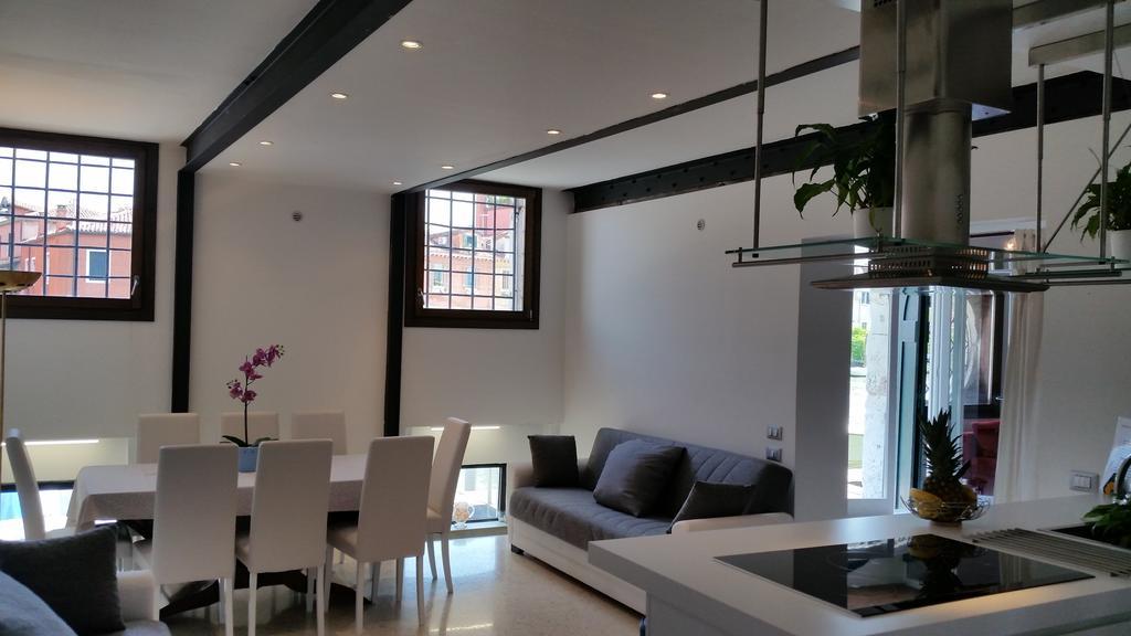 Elisabeth Waterfront Apartment Венеция Экстерьер фото